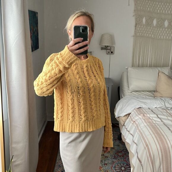American Eagle Chenille Cable Knit Yellow Sweater Size Small - Picture 2 of 7